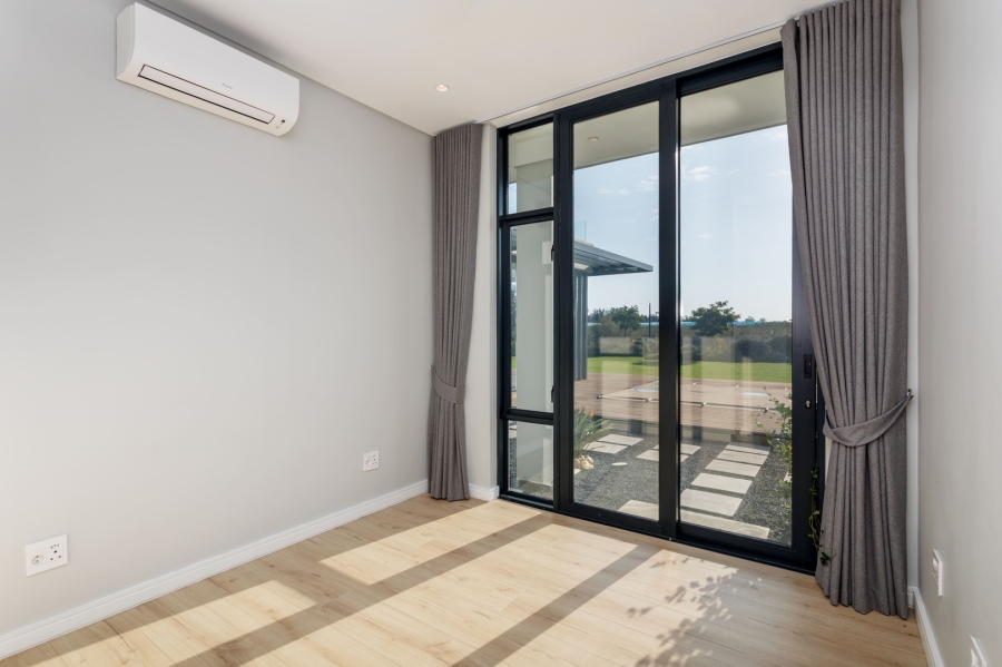 5 Bedroom Property for Sale in Val De Vie Estate Western Cape